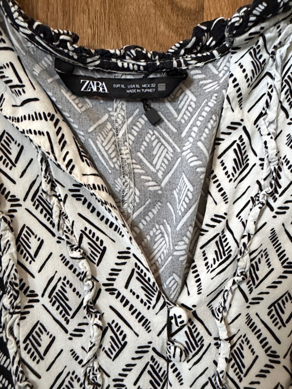 Zara Black & White Printed V-Neck Tunic Top - Picture 3 of 7